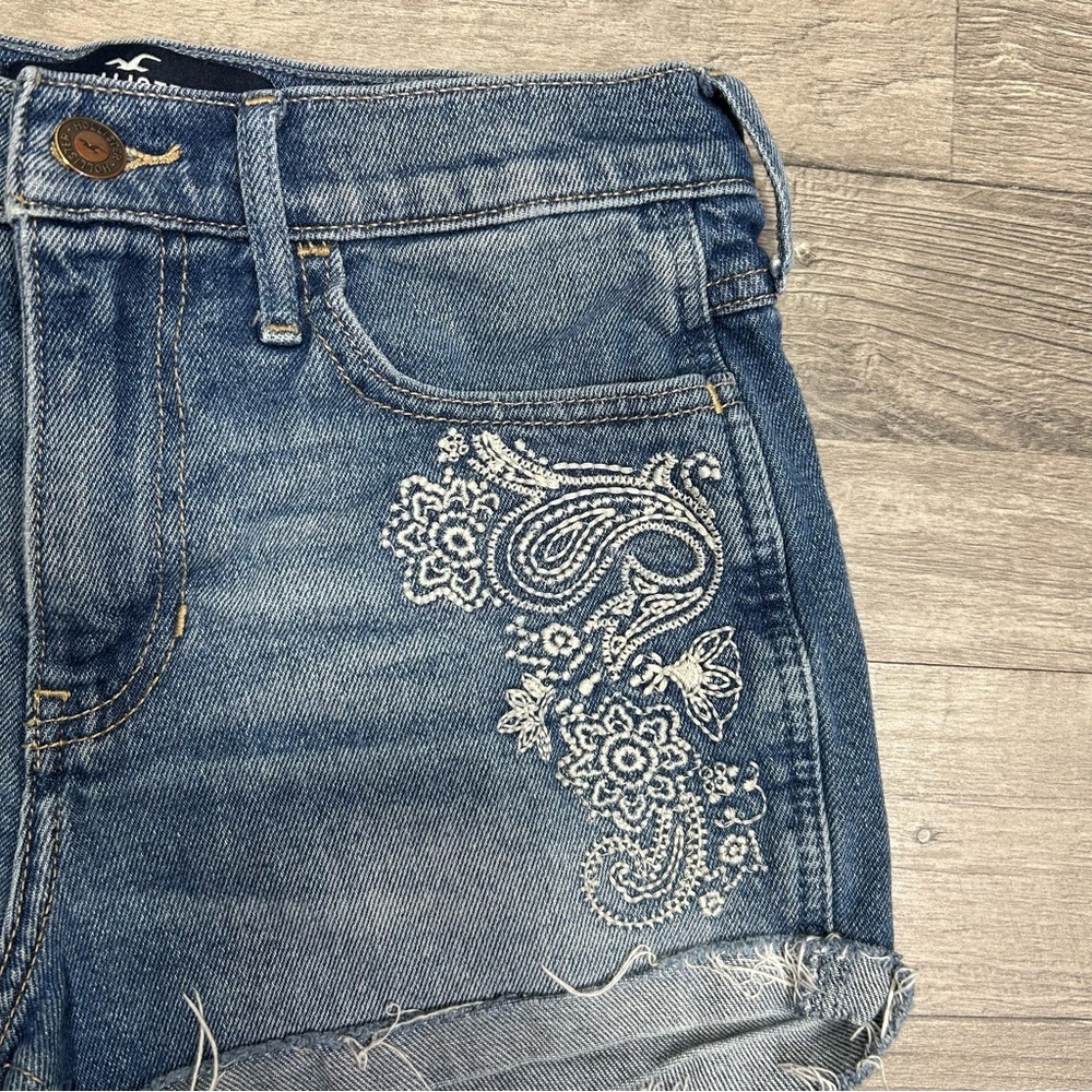 Hollister Blue Denim Jean Shorts with White Embroidery - Picture 3 of 8